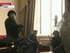 Снайперы боевиков стреляют из гостиницы 